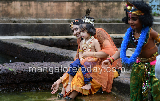 Krishna Vesha contest